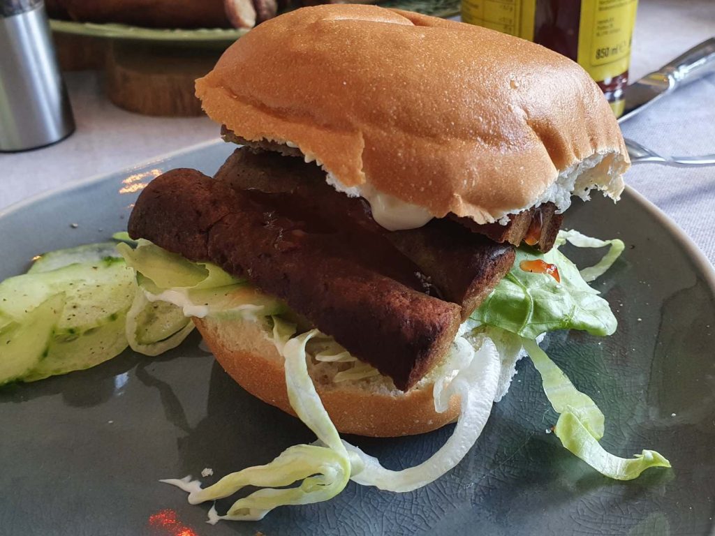 Budget comfortfood: macaroni met frikandel en Broodje Anja