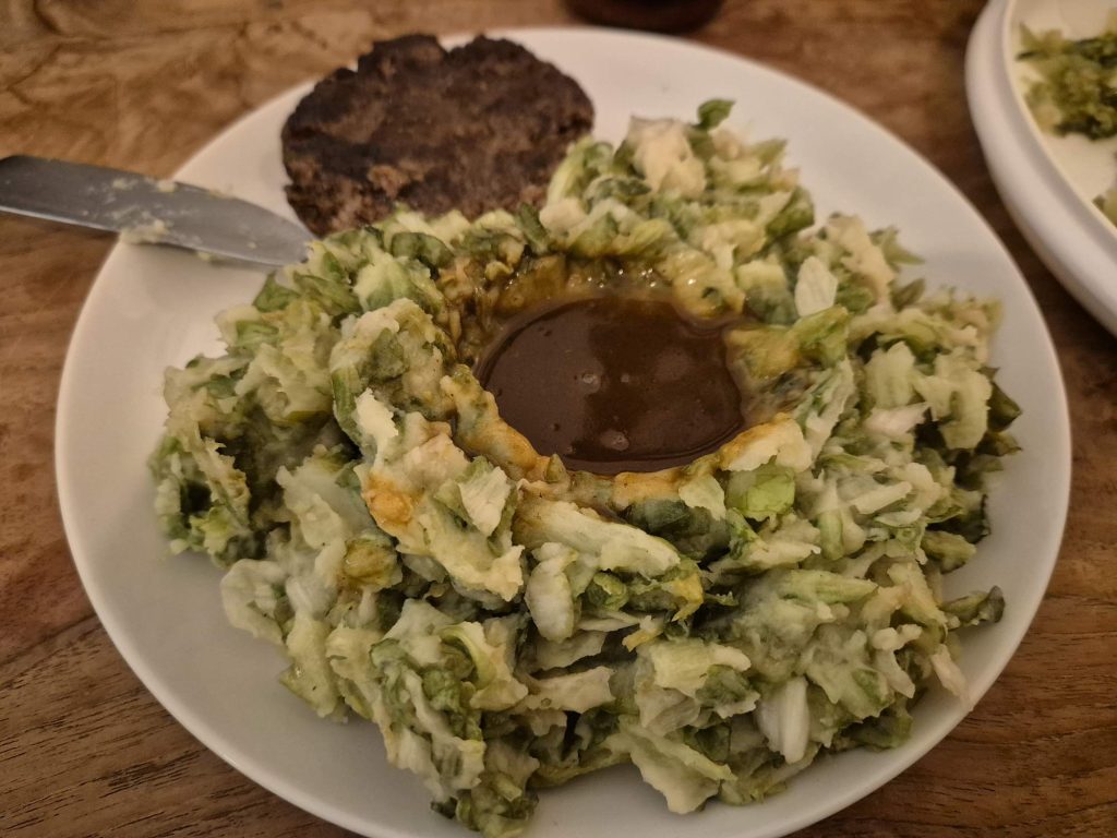 Andijviestamppot met rookworst of tartaartjes